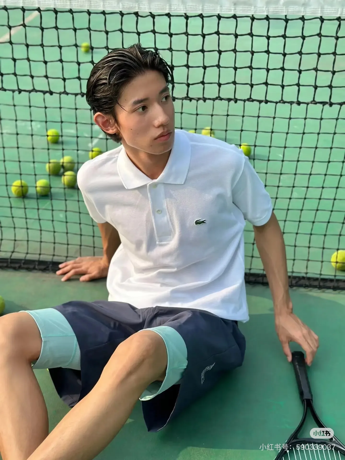 [Upper body picture] Lacoste crocodile logo Polo shirt (White)